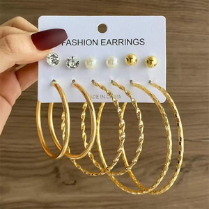 Juego de Aretes de Aro <span class=keywords><strong>y</strong></span> Corazón en Aleación Chapada en <span class=keywords><strong>Oro</strong></span>, Joyería Minimalista Geométrica para Uso Diario para Mujer - Product Image 6