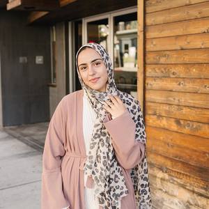 Australia Venta caliente Modal personalizado Sombreros Estampado de leopardo suave Niqab Hijab Rayón Algodón Bufandas Patrón floral Proveedor a granel - Product Image 1