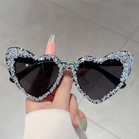 Vente directe usine – Lunettes de soleil UV400 à monture complète, ornées de strass en forme de cœur de pêche, pour femmes, idéales pour les soirées et les événements.