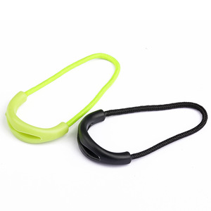 Deslizador de cremallera de silicona 3D personalizado, cuerda encerada, cabeza de goma de PVC con tirador de cremallera para ropa deportiva - Product Image 1