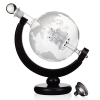 Cadeau 850ML Bouteille d'alcool Globe en verre Carafe à whisky avec conception de bateau avec base en bois Carafe à whisky bouteilles de vin uniques