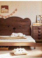 Lit simple pour enfants en bois massif de noyer noir et cerisier américain, avec tête de lit en forme d'ours de dessin animé, design gain de place pour chambre d'enfant confortable pour garçons et filles