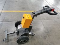 Chariot de manutention à batterie pour palettes, avec fonctions de traction et de poussée, et chariot de transport à roulettes motorisé