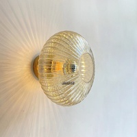 Lampe murale LED en verre ambré de style postmoderne pour salon de villa