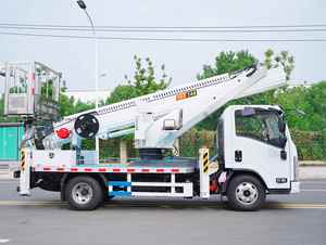 Camion nacelle articulée Isuzu avec bras pliant, nacelle élévatrice, véhicule de travail en hauteur, plateforme de travail aérien, élévateur de personnel, engin aérien - Product Image 4