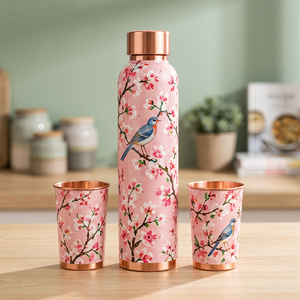 Ensemble de bouteilles d'eau en cuivre motif oiseau bleu moderne et fleur de cerisier avec deux tasses – Kit de vaisselle portable et écologique - Product Image 1