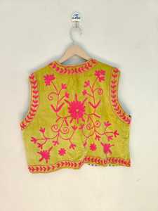 Gilet en velours brodé à la main, veste en velours faite à la main, veste brodée à la main, gilet en velours Suzani, gilet en velours bohème floral - Product Image 6