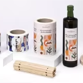 Imprimante d'étiquettes numérique haute précision tout-en-un et machine de découpe avec configuration de couleur UV330mm CMYK+W+V
