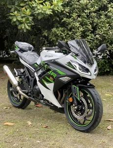 <span class=keywords><strong>Kawasaki</strong></span> Ninja <span class=keywords><strong>ZX</strong></span>-4R 399cc - Iluminación LED Completa y Cuadro de Acero Ligero Tipo Trellis, Moto de 4 Cilindros - Product Image 1