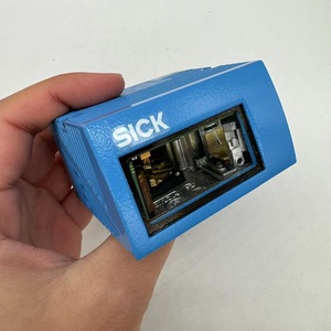 Scanner fixe SICK CLV620 0120, interface USB, capteur industriel, fabrication allemande, couleur bleue - Product Image 2