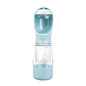 Bouteille d'eau portable 3 en 1 pour chien et chat, pour usage extérieur, avec fontaine à boire et design de bouteille - Product Image 2