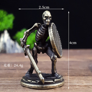 Ornement Crâne Tenant une Épée <span class=keywords><strong>et</strong></span> un <span class=keywords><strong>Bouclier</strong></span> SKS01, Décoration de Bureau à Domicile, Choix Unique Idéal pour les Cadeaux de Fêtes - Product Image 3