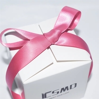 Boîte fantaisie blanche, petites commandes acceptées, possibilité d'imprimer le nom et la date argentés sur une boîte cadeau carrée en carton pour chocolats de mariage