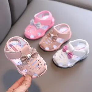 Sandálias infantis para meninas, sapatos de verão fofos para bebês, sapatos de princesa com laço, sandálias macias para crianças pequenas, sapatos de caminhada para as primeiras vezes