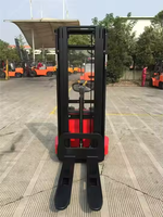 Gerbeur électrique CDD15 1,5t, modèle économique, conduite en position debout, hauteur de levage 1500 mm, mât à deux étages pour entrepôt