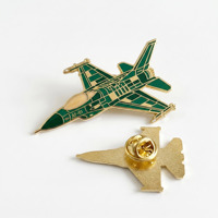 Broche personnalisée en métal en forme d'avion, vente en gros, badge d'aviateur en métal doré, épinglette émaillée en forme d'avion de sécurité