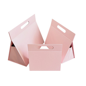 Elegante Scatola Regalo Pieghevole a Forma Triangolare Disponibile in Rosa/Bianco/Nero/Grigio con Stampa Personalizzabile in Cartoncino Grigio - Product Image 4
