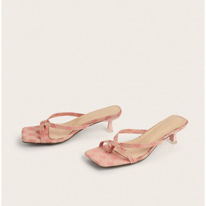 Vente en gros directe d'usine, pantoufles à bout carré, pantoufles à <span class=keywords><strong>talon</strong></span> bas pour femmes, tongs pour femmes, pantoufles de créateur - Product Image 4