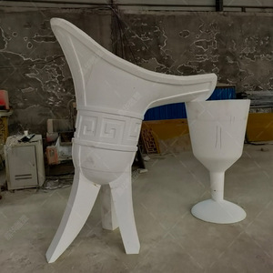 Sculpture en fibre de verre en forme de tonneau de vin doré, fontaine extérieure pour parcs, hôtels, paysages et places publiques - Product Image 3