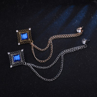 Broche vintage carrée en strass avec double couche de chaînes à pampilles, épingle de revers ajourée en filigrane, broche carrée multicolore en cristal pour homme