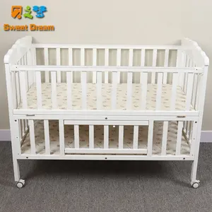 새로 태어난 아기를위한 CPSIA/CPC 인증 단단한 나무 접이식 아기 소프트 침대 다기능 아기 침대