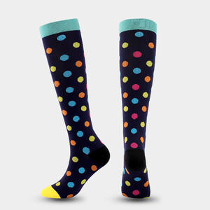 Chaussettes de compression à motif de points, hauteur genou, en nylon, pour course à pied, sports de plein air, jeunes de 18 à 40 ans - Product Image 4