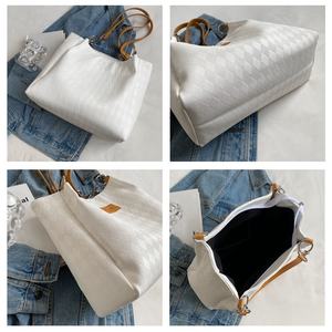 Sac à main à bandoulière pour femme, grande capacité, fermeture éclair, nouvelle collection été - Cuir PU avec doublure en polyester - Product Image 5