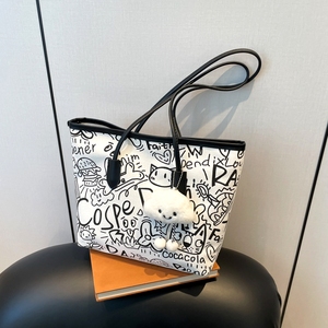 Một thiết kế thích hợp graffiti Tote Túi xách cho phụ nữ, một mùa xuân mới 2025 giản dị đơn vai với một công suất lớn nách - Product Image 3
