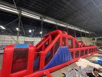 Défis extérieurs commerciaux parcours d'obstacles gonflables pour adultes jeux de fête de maison de rebond parcours d'obstacles à boule rouge gonflable