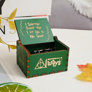 Carillon in <span class=keywords><strong>Legno</strong></span> a Manovella Vintage Intagliato |   Articoli Decorativi Fantasy Ispirati a Film e Romanzi, Regalo per Compleanni e Festività - Product Image 6