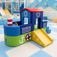 Équipement de terrain de jeu intérieur sur le thème des pirates, bateau pirate personnalisé, ensemble de jeux souples en forme de croiseur pour café, fête, événement