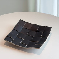 Plateau de rangement moderne et minimaliste en similicuir tressé, pliable et empilable, pour entrée, porte-clés et organisateur de télécommandes de bureau