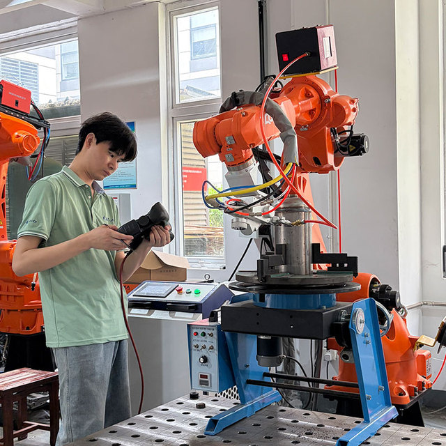 Automatic Portable Robotic Fiber Laser Welding Machine 3000W Handheld Water-Cooled New 2 Years Warranty for Stainless Steel