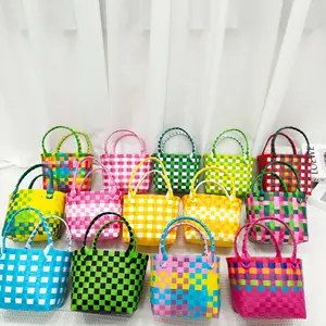 महिलाओं के लिए 2024 डिज़ाइनर बैग फैशनेबल हैंडबैग उच्च गुणवत्ता वाली सामग्री और हाथ से बुने हुए टोट हस्तनिर्मित बैग से बने होते हैं