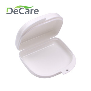 Estuche para Dentaduras Postizas DeCare, Pequeño, con Abertura Central, de Plástico, para Guardar Retenedores Dentales - Product Image 3