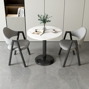 Juego de <span class=keywords><strong>Mesa</strong></span> <span class=keywords><strong>y</strong></span> <span class=keywords><strong>Sillas</strong></span> Redondas Pequeñas de Madera de Nogal, Estilo Moderno, Económico, Personalizado, Duradero <span class=keywords><strong>y</strong></span> Sencillo para Hogar o Cafetería - Product Image 3