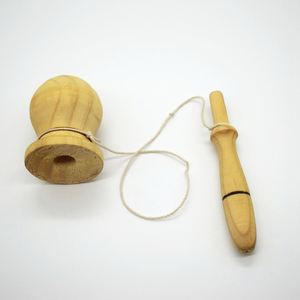 Vente en gros de Kendama en caoutchouc à finition mate, plusieurs couleurs disponibles, pour enfants, activité de plein air - Product Image 1