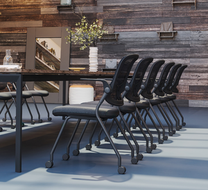 Chaise pivotante empilable en maille moderne en gros pour les salles de conférence, de formation, les hôpitaux et les hôtels, avec tablette d'écriture - Product Image 2