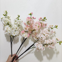 Premium zijden kersenbloesemtakken, realistische kunstmatige kersenbloemen voor bruiloftdecoratie, luxe hotel lobby bloemstukken