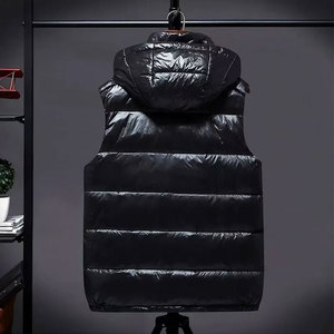 Gilet con cappuccio da uomo personalizzato inverno da esterno senza maniche lucido in pelle PU - Product Image 4