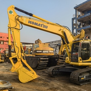 Excavatrice Komatsu PC240LC d'occasion du Japon, modèle original PC240 PC240LC-8, 22 tonnes, PC220, excavatrice lourde d'occasion de 24 tonnes - Product Image 4