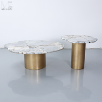 Ensemble de tables basses de salon modernes de luxe nordiques, couleur bronze, base en acier inoxydable, plateau en marbre, forme incurvée irrégulière