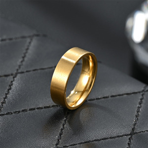 Anello a fascia larga <span class=keywords><strong>in</strong></span> <span class=keywords><strong>acciaio</strong></span> inossidabile spazzolato con finitura oro, argento e gunmetal per matrimonio o gioielli minimalisti da uomo per tutti i giorni - Product Image 5