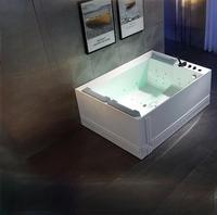 Baignoire autoportante moderne et minimaliste en acrylique à température constante avec hydro-massage, bain à bulles, massage par le surf et accoudoirs