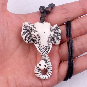 Collar Clásico con Colgante de Hueso de Yak y Escultura de Elefante Grabada en Resina, Gargantilla Vintage de Hueso de Yak con Diseño Animal para Hombre - Product Image 1