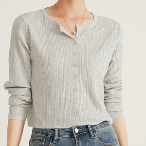 <span class=keywords><strong>Cardigan</strong></span> Corto da <span class=keywords><strong>Donna</strong></span> in Maglia a Costine <span class=keywords><strong>Grigio</strong></span> Chiaro con Bottoni Henley - Top Minimalista Casual per Tutti i Giorni - Product Image 2
