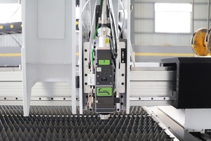 Machine de découpe laser à fibre 4kw <span class=keywords><strong>Smartline</strong></span> 3015 avec salle blanche et table d'échange de navettes pour une découpe de pièces efficace - Product Image 5