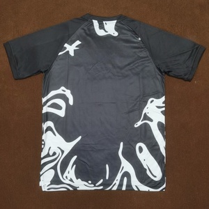 2526 Almanya Futbol Kulübü Antrenman Forması %100 Polyester Esnek Hızlı Kuruyan Nefes Alabilen Isı Transfer Baskılı OEM Hizmeti - Product Image 1