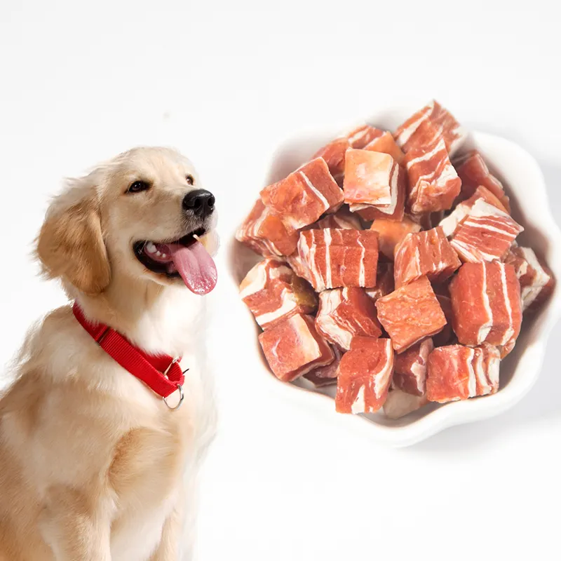 Fábrica personalizada perro tratar saludable de alta proteína alimentos secos para mascotas OEM copo de nieve cubos de carne para mascotas
