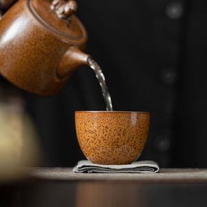 Taza de té de cerámica de gres vintage hecha a mano de lujo ligero estilo japonés, tono antiguo, con efecto de horno cambiante, para set de té Gongfu - Product Image 2